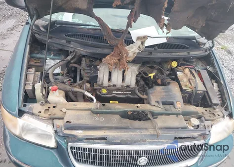 1996 Chrysler Town & Country Lxi z USA, uszkodzony, nr VIN 1C4GP64L0TB461659